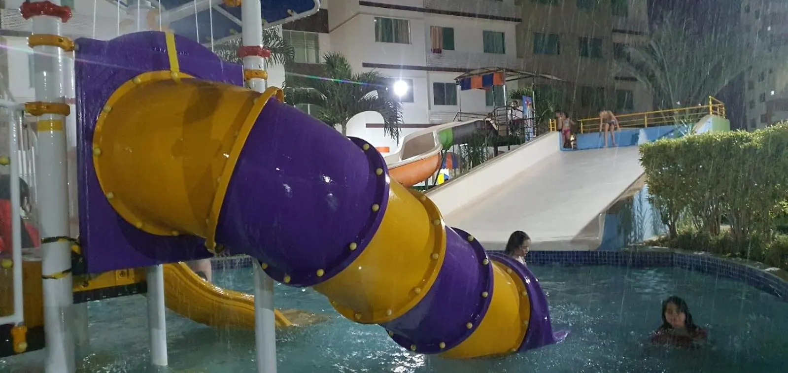Riviera Park Hotel - Apto Luxo - Piscinas 24Horas Caldas Novas Brazil