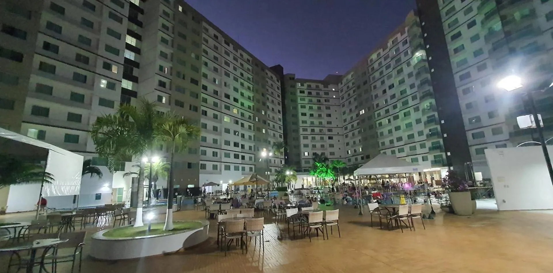 Riviera Park Hotel - Apto Luxo - Piscinas 24Horas Caldas Novas 4*,