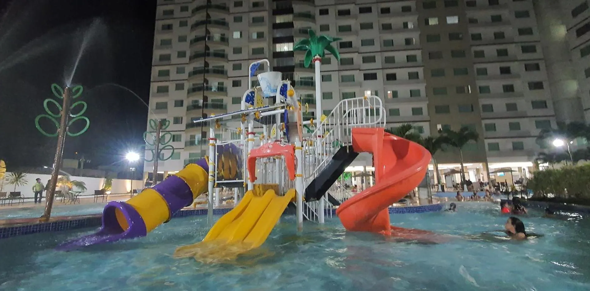 Riviera Park Hotel - Apto Luxo - Piscinas 24Horas Caldas Novas