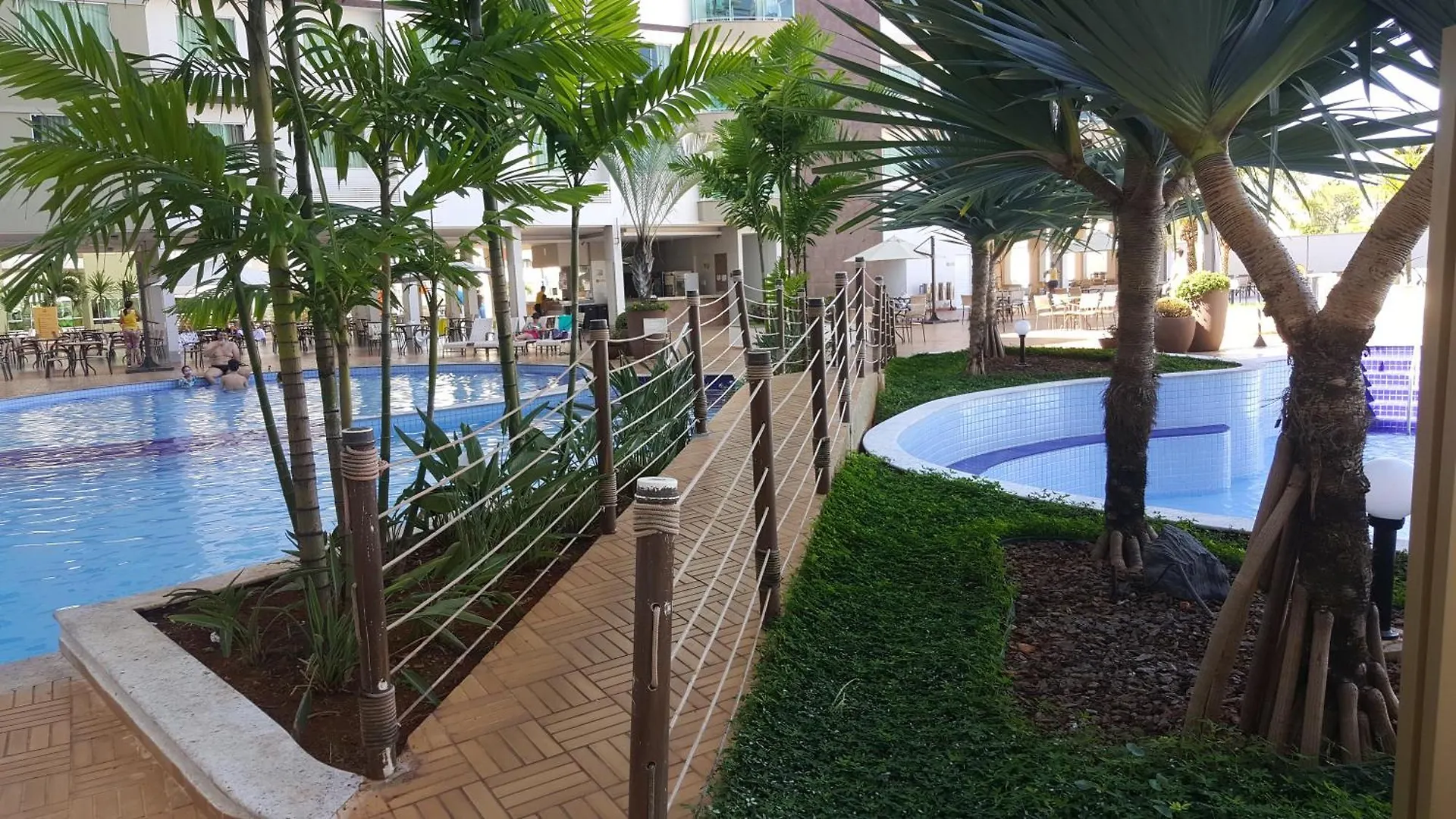 Riviera Park Hotel - Apto Luxo - Piscinas 24Horas Caldas Novas 4*,