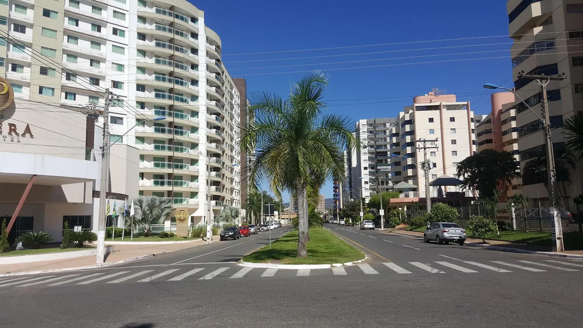 Riviera Park Hotel - Apto Luxo - Piscinas 24Horas Caldas Novas 4*,