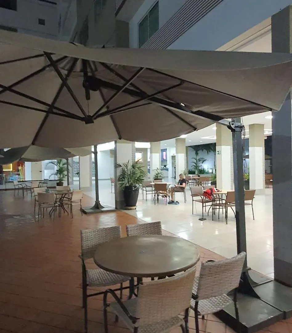 Riviera Park Hotel - Apto Luxo - Piscinas 24Horas Caldas Novas 4*,