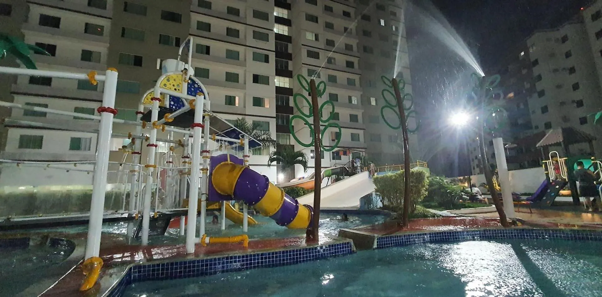 Riviera Park Hotel - Apto Luxo - Piscinas 24Horas Caldas Novas